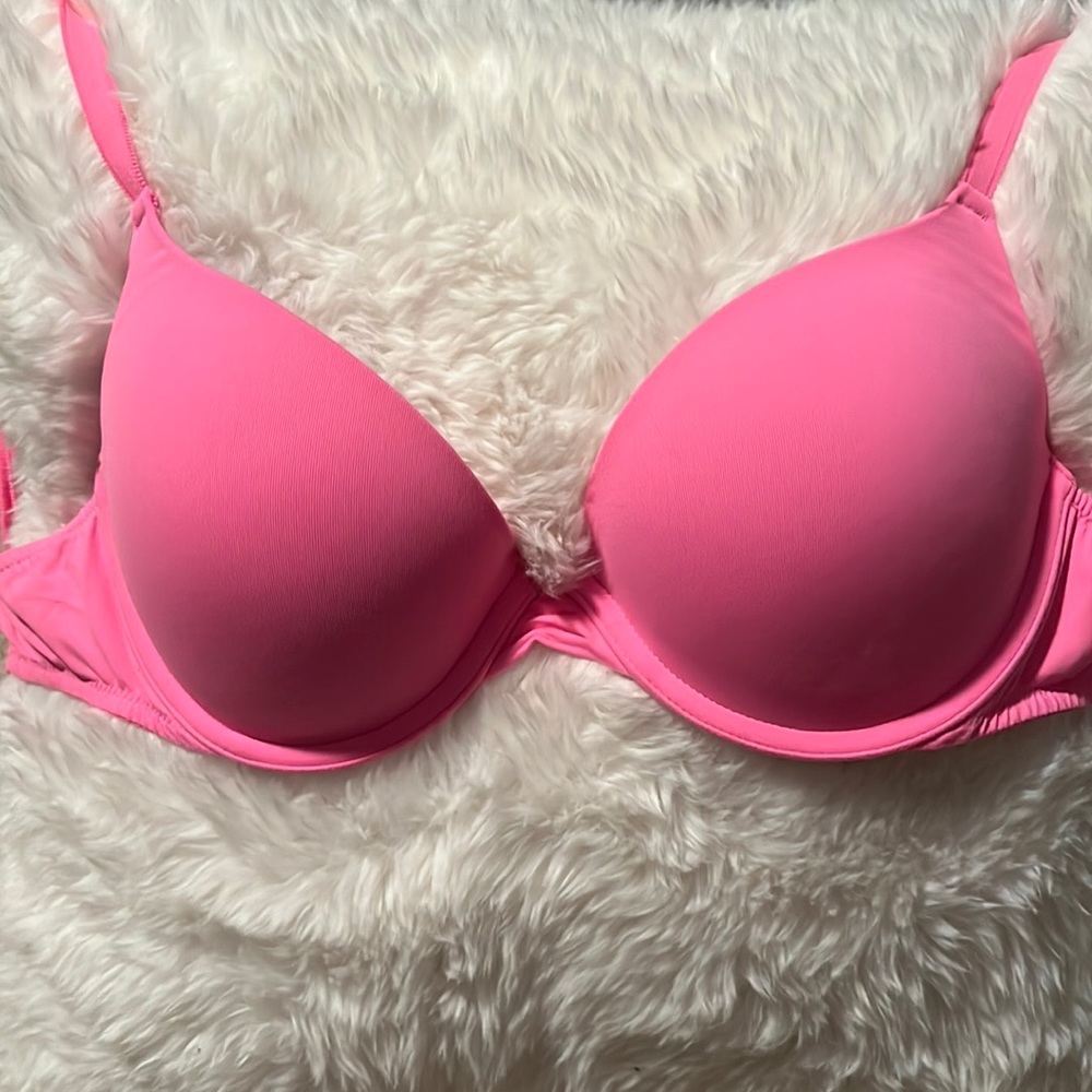 Victoria's Secret Bra size: 32D style: wear everywhere